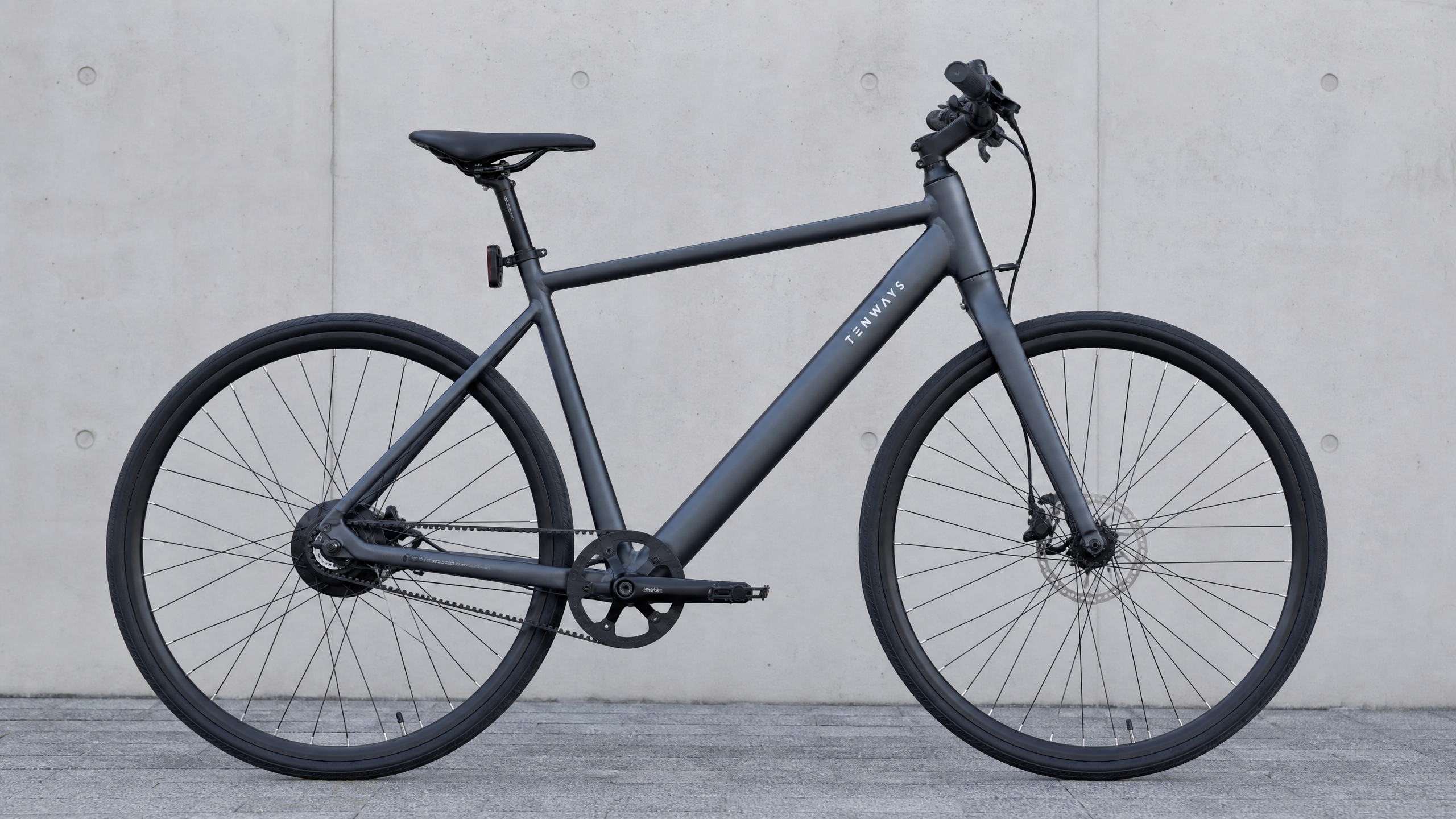 Illustrative photo of a minimalist belt-drive e-bike; not the model described in this section.